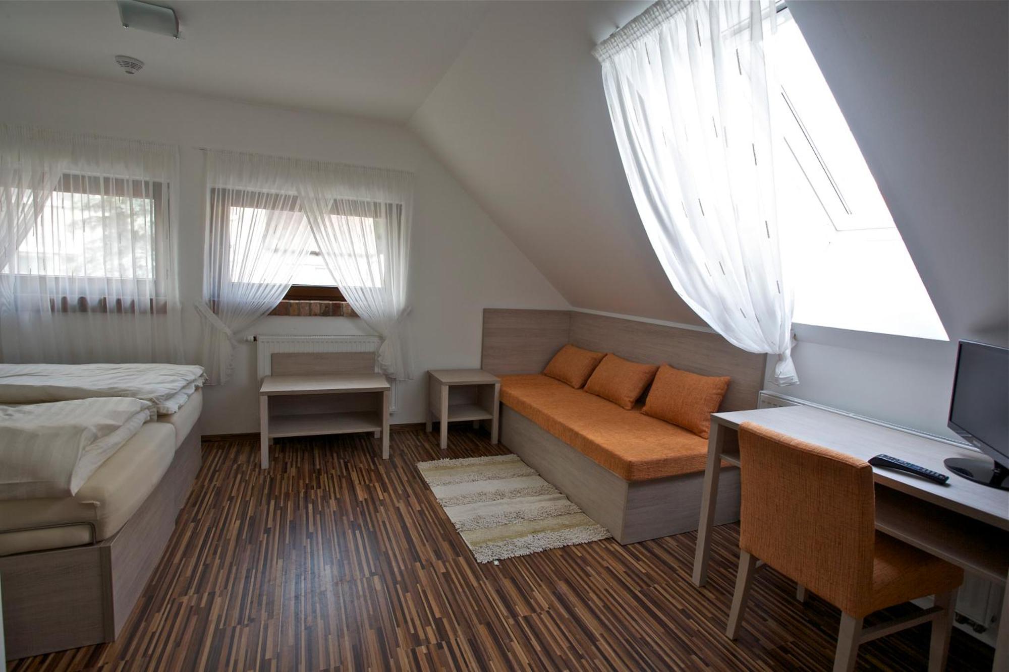 Putnicky Mlyn Hotel Marianka ภายนอก รูปภาพ